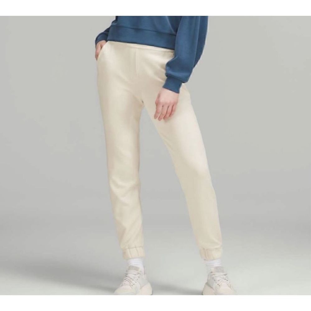 Lululemon Softstreme jogger sz8
